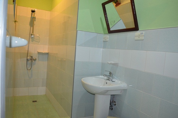 'Bathroom 1' Casas particulares are an alternative to hotels in Cuba.